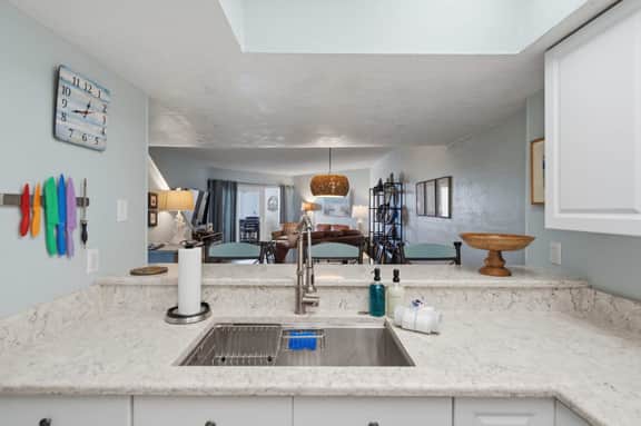 2BR Ocean View | Steps to Sand, Pool, Tennis - Image 5
