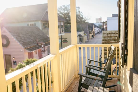Historic St. Augustine Balcony Suite with Parking